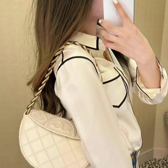 Tory Burch Fleming Half Moon Cream Quilted Shoulder Bag - Picture 3 of 9